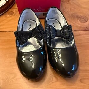 NINA Girls Zondra Glitter Bow Flat NINA kids girl shoes in black size 12